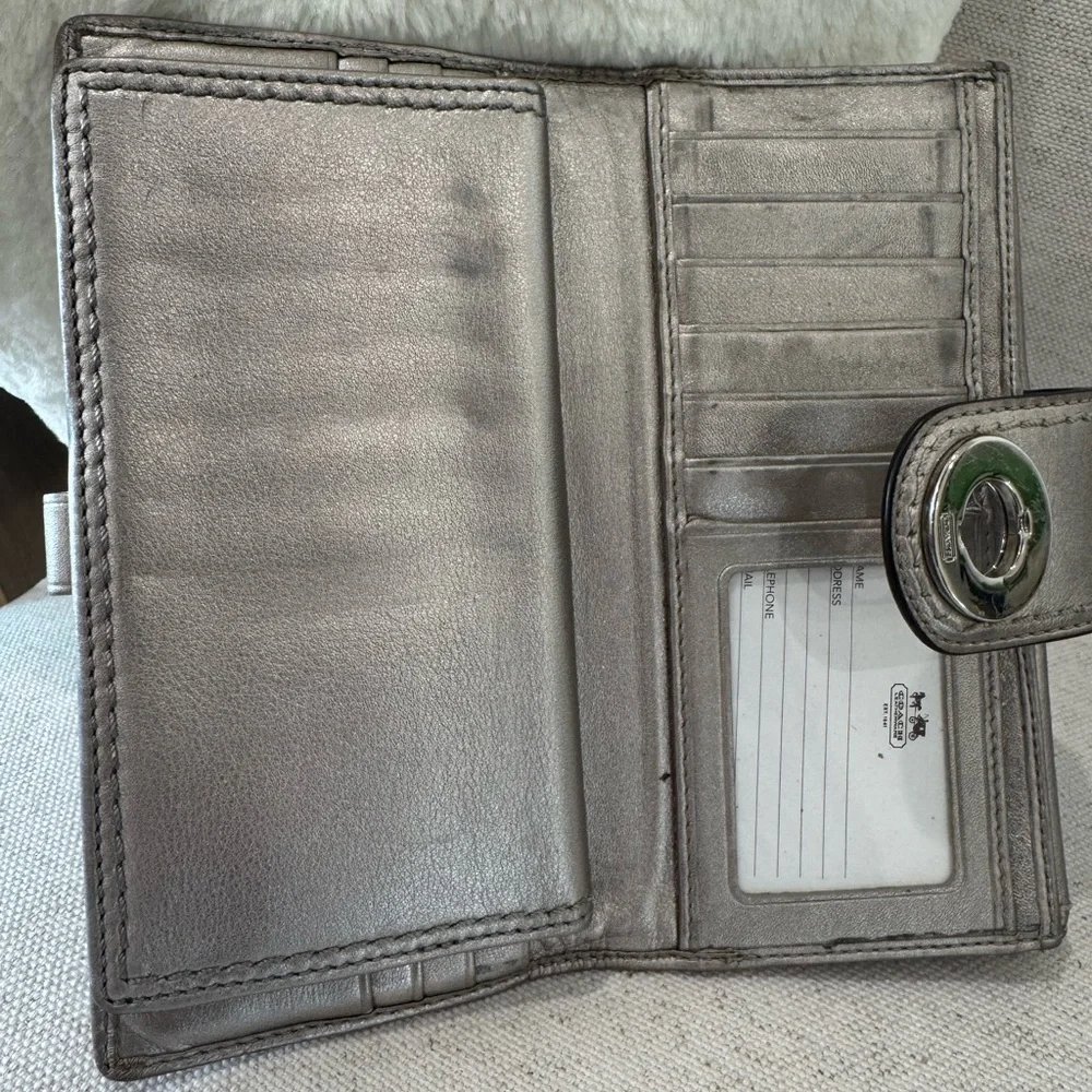Coach Vintage Women's Silver Metallic Leather Bifold Wallet With Checkbook Flap